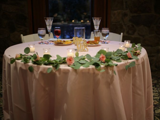 4' round sweetheart table